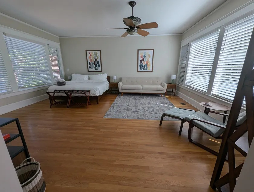 Luxurious 1BR in Grand Old Home - Image 1