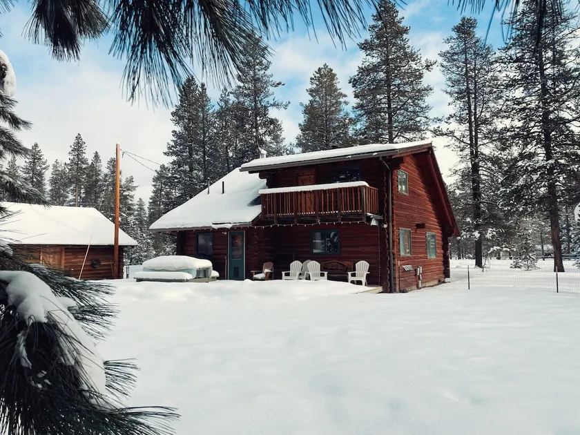 Modern-Cozy LOG CABIN near La Pine state park - Image 1