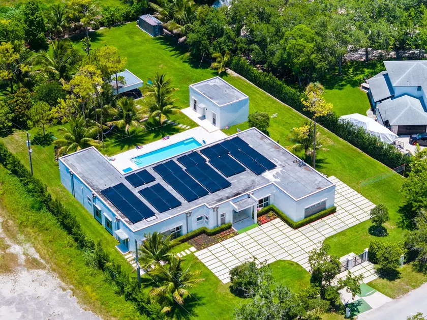 Miami White House <Perfect for Families & Groups - Image 1