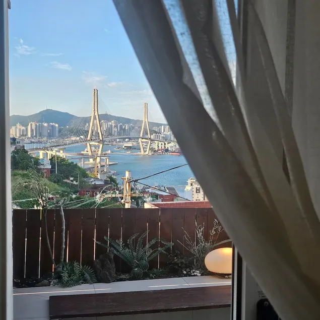 Cheonghak House, Open-air bath, Private house, Ocean view, Bridge view, Busan, Yeongdo (Tuel Anae) - Image 1