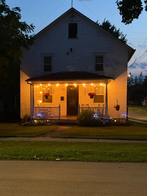 Cozy Corner Hideaway - No pets - Image 1