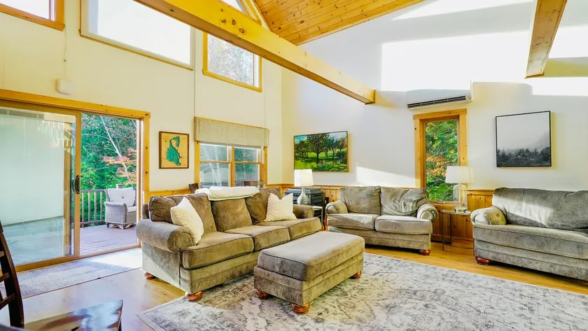 Lake House Oasis on Cold Stream - Image 1
