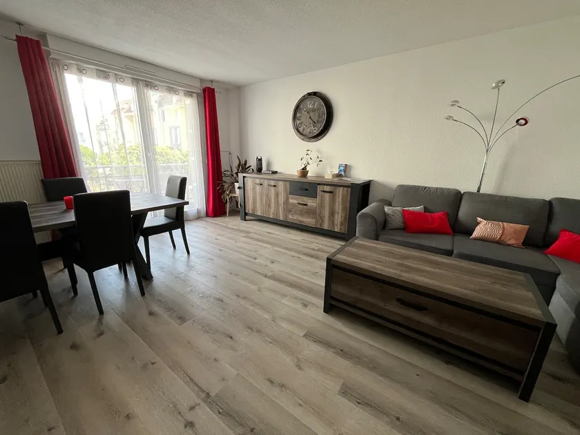 Charming 2-room apartment with free parking - Image 1