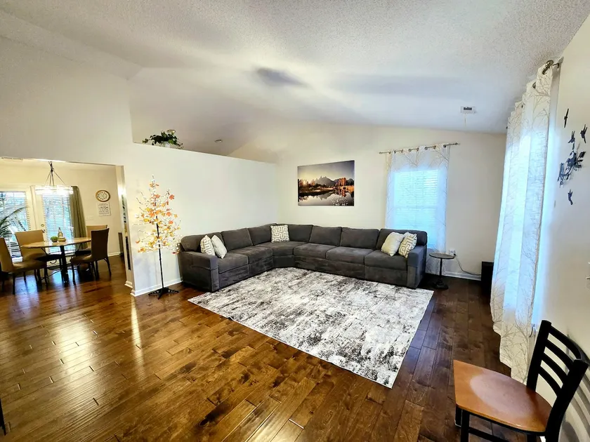 Spacious 4bdr house in a quiet neighborhood - Image 1