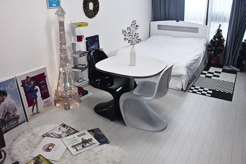 /Dongseong-ro style LP cafe accommodation/Beam projector & TV/Coffee/Late check-out - Image 1