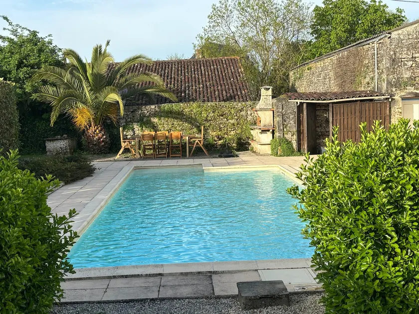 Beautiful Farmhouse with private pool & open barn - Image 1