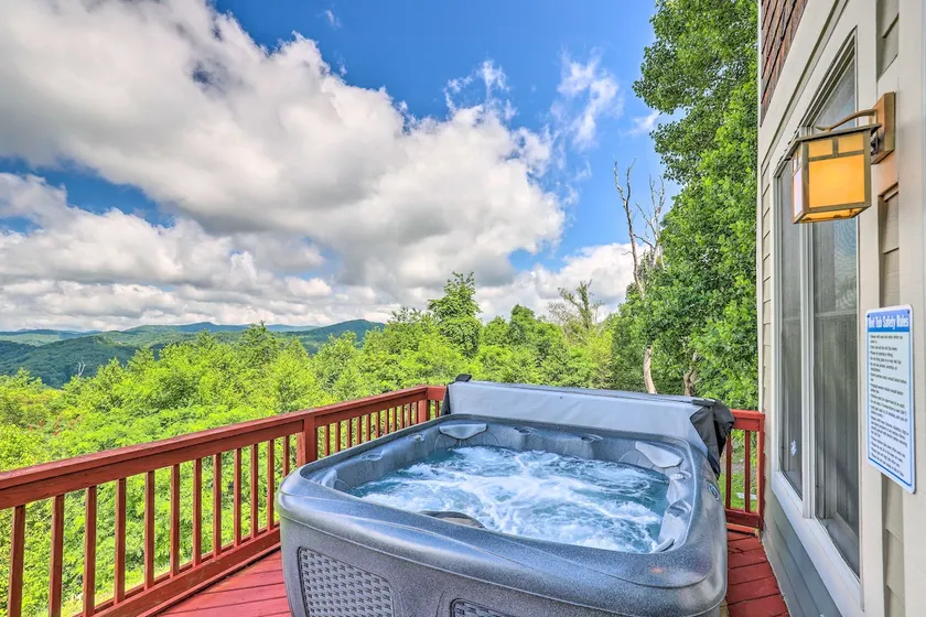 ‘Getaway Chalet’ in Mars Hill w/ Hot Tub & Views! - Image 1