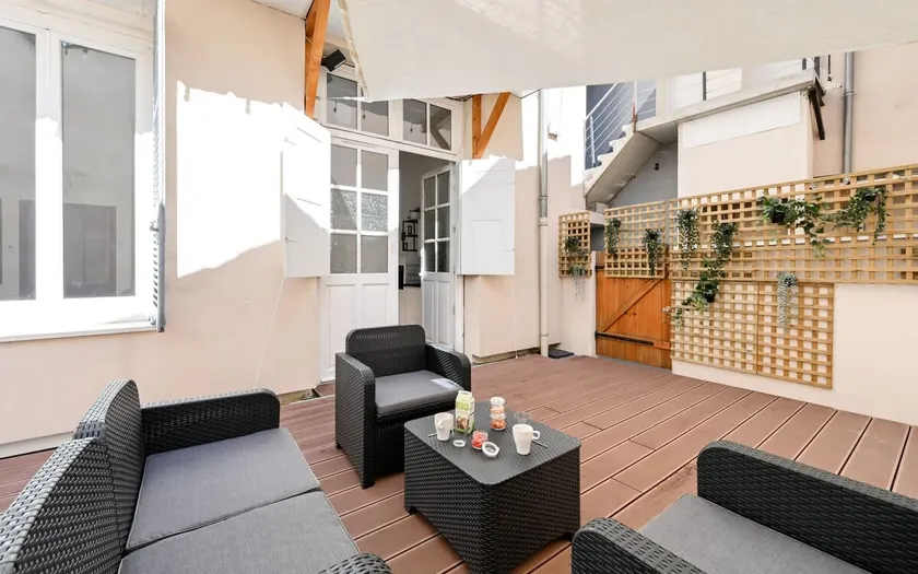 Le Refuge de Valmy Quiet Private Terrace - Image 1