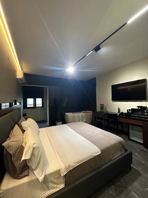 La Mirage Suite 06 - Image 1