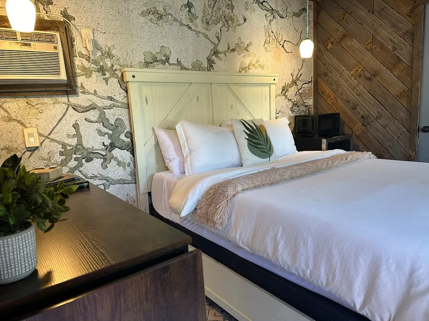 Cozy guest house near downtown - Image 1
