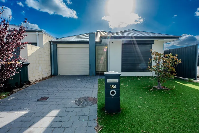 Spectacular 3 Bedroom, 2 Bathroom Home. - Image 1