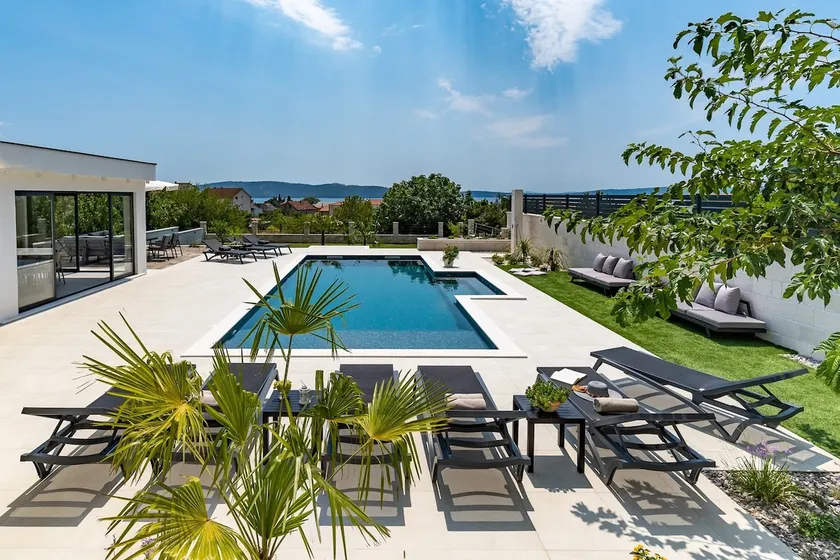 Villa Marisa with 51sqm pool, 5 bedrooms, gym - Image 1