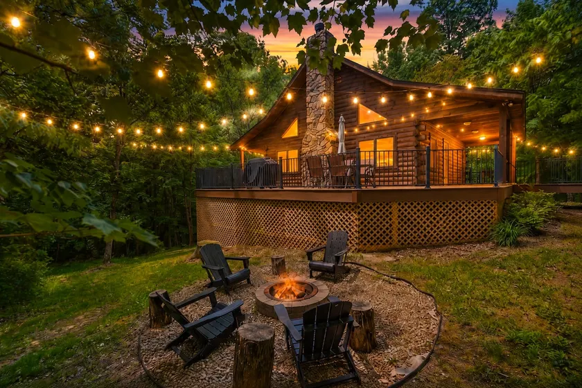 Secluded Cabin w/Hot Tub + Fire Pit| Hocking Hills - Image 1