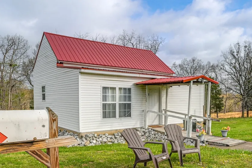 Serene McEwen Cottage ~ 2 Mi to Golf Course! - Image 1