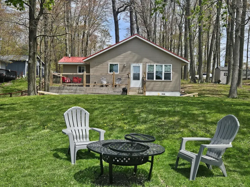 Lakefront Cottage | Fenced Yard Fishing Kayak Pets - Image 1