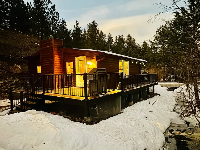 Cozy cabin on creek with hot tub/sauna! - Image 1