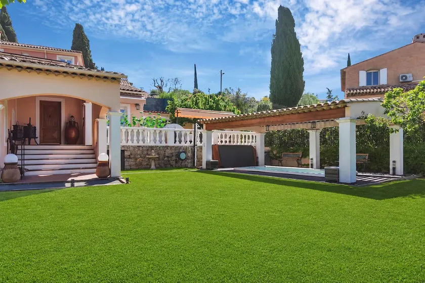Charming house with garden, large spa/pool - Image 1