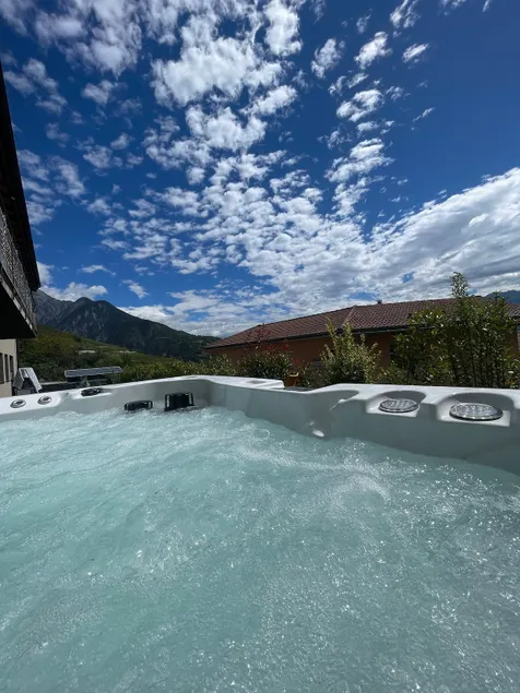 Spa getaway in the heart of the Valais vineyards - Image 1