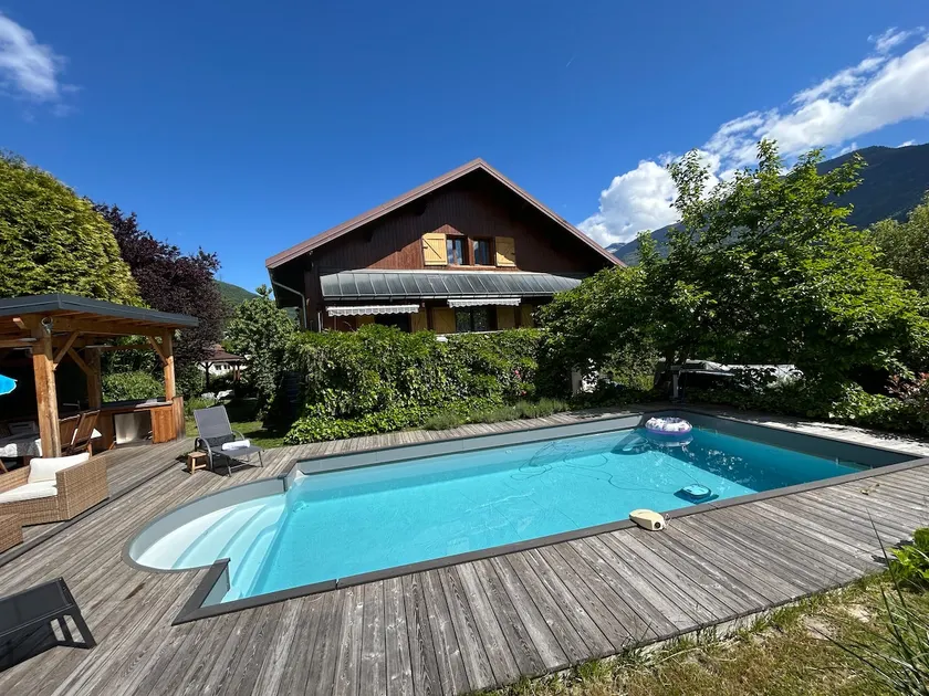 Private apartment in chalet/pool/gardens - Image 1
