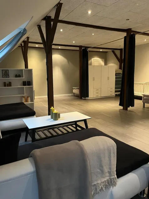 Large, comfortable and fully renovated apartment - Image 1