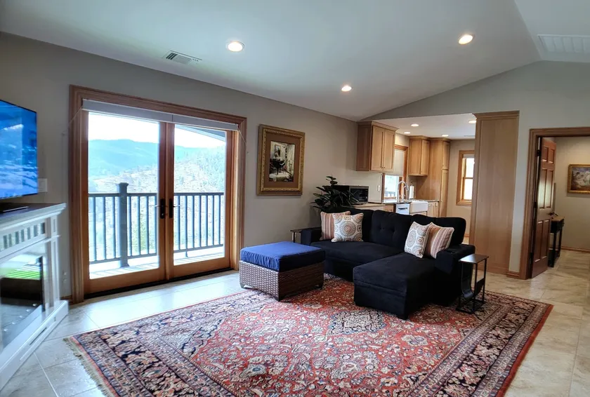 Mountainview Spa Retreat - Image 1