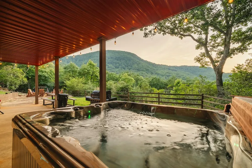 Views • Sauna • Firepit | 10 min to Helen - Image 1