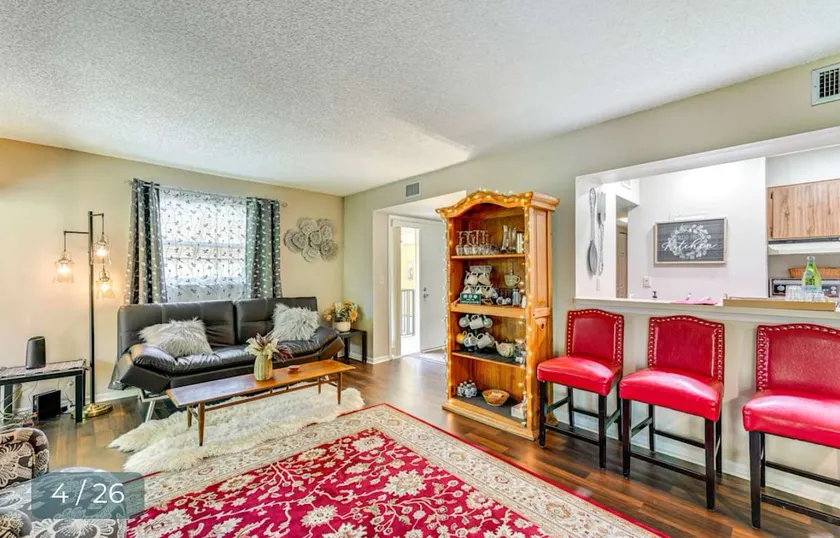 Charming condo near beaches lake pool fireplace - Image 1