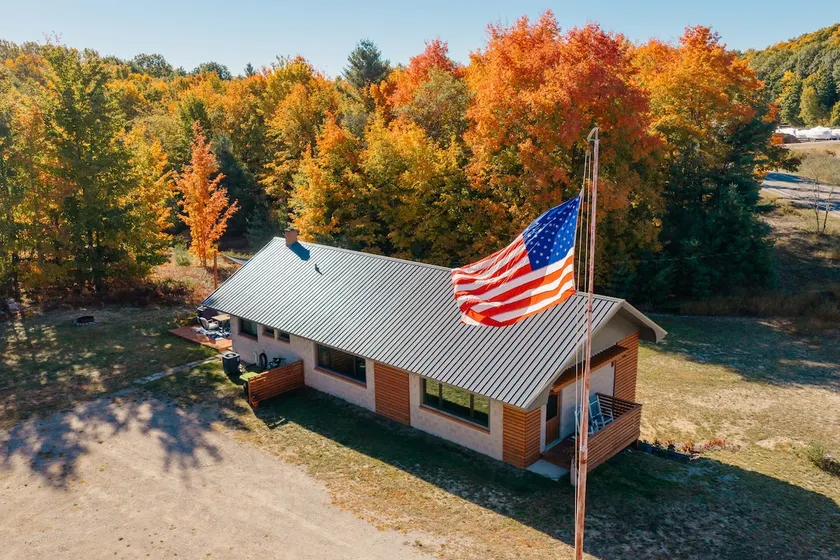 Cozy home nestled in the heart of Leelanau County - Image 1