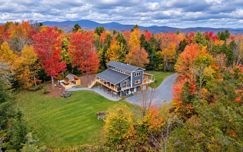 Renovated 4-bedroom House/Condo with Outdoor Space & Private Hot Tub and Sauna - Image 1
