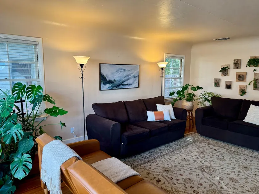 The Lenox House Come and Stay - Image 1