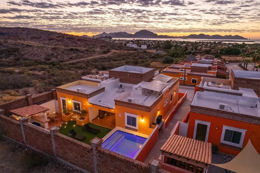 Private Hilltop Villa. Heated Pool & Views - Image 1