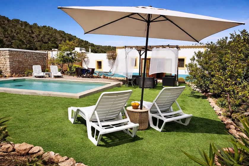 Authentic Ibiza house with pool near the beach - Image 1