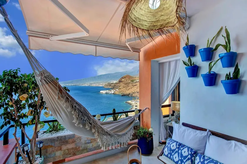 Beachfront Luxury House with Private Ocean Access - Image 1