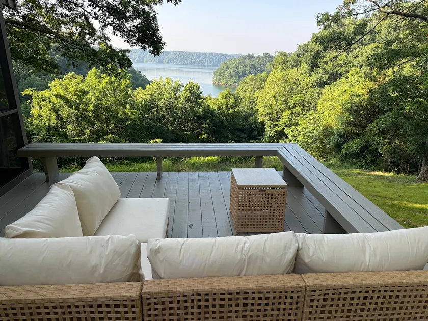 Views to die for and Porches galore - Image 1