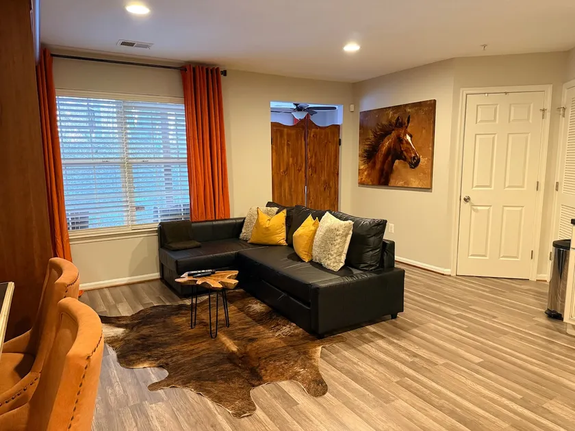 Private 1BR Saloon w/ Kitchen & Patio near DC/BWI - Image 1