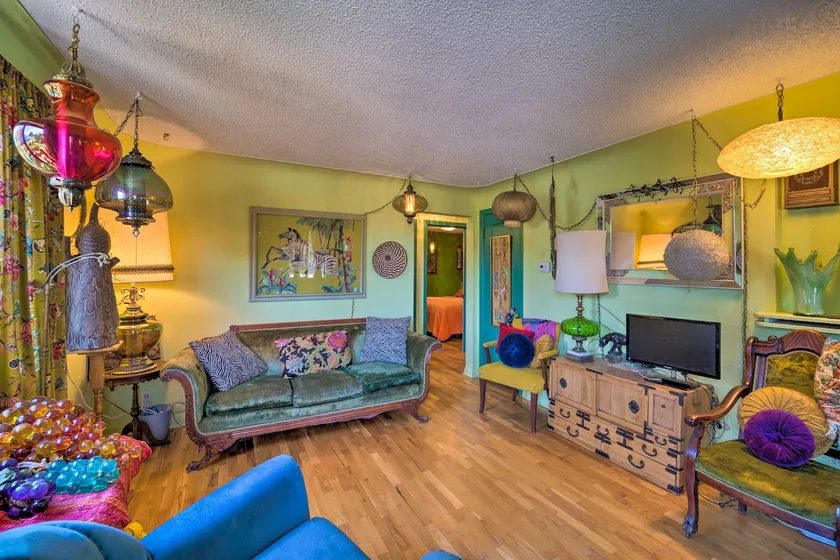 Walk to Olde Town Arvada - 1940 Vintage Bungalow! - Image 1