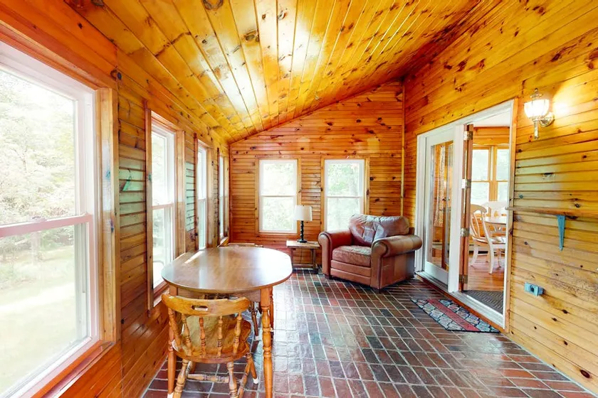 Secluded 3BR Riverfront Dog Friendly - Image 1