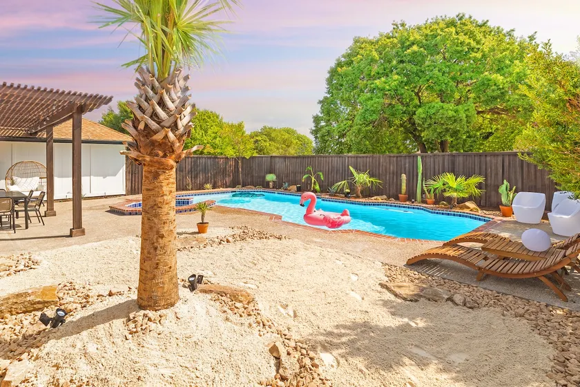 Luxury Private Beach Hot Tub Pool & Game Room - Image 1