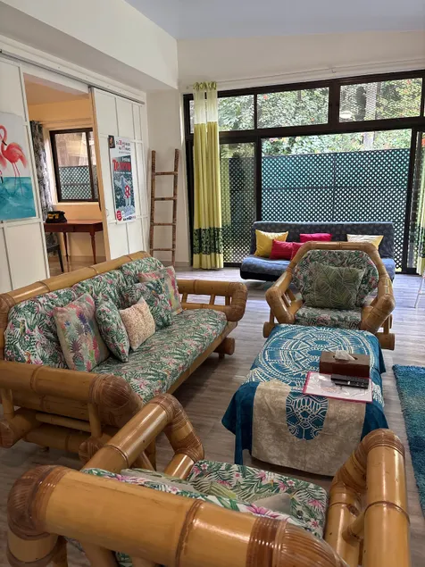 Home in the valley near airport - Image 1