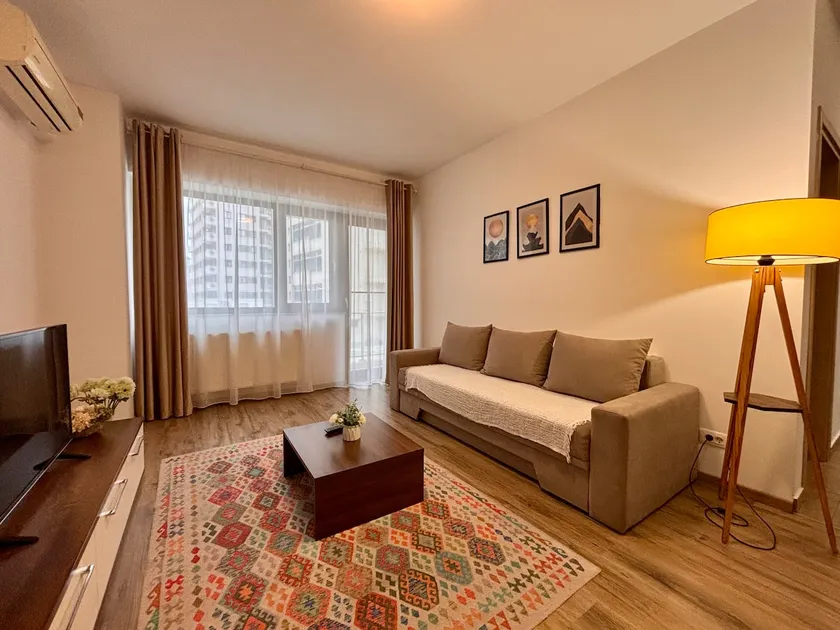Bellagio - Cozy Apartment with Free Parking & Gym - Image 1