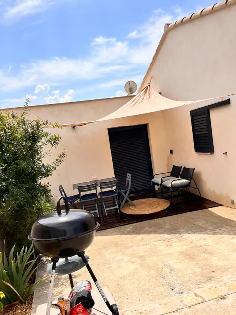 Accommodation overlooking the mountains and close to the beach - Image 1