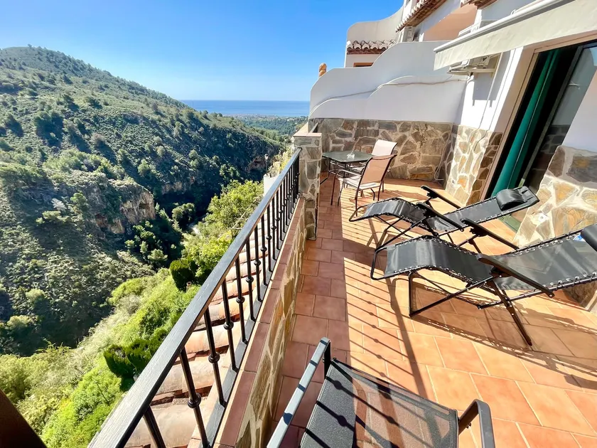 <br>APPARTEMENT SPACIEUX AVEC TERRASSE ET VUE IMPRENABLE<br><br>APPARTEMENT AXARQUIA 1-2 - Image 1