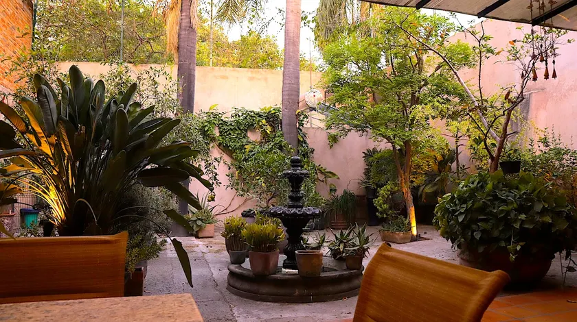 Urban Hacienda downtown, tranquil, spacious, jacuzzi - Image 1