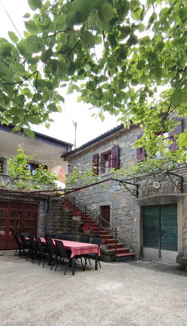 Bordon wines, estate with accommodation - Image 1