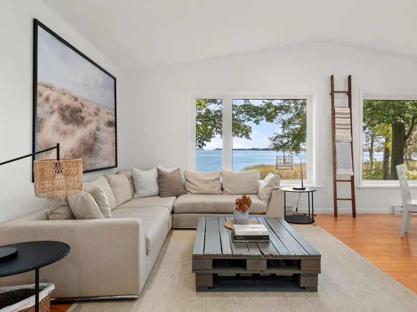 The Wilolea | Milford | 5 Bedrooms | Waterfront - Image 1