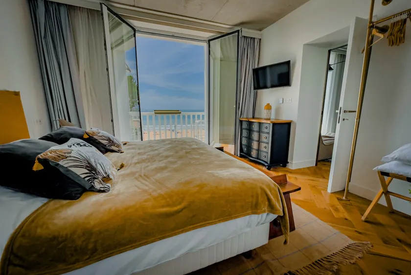 Exceptional sea view 3 bedrooms with balconies - Image 1