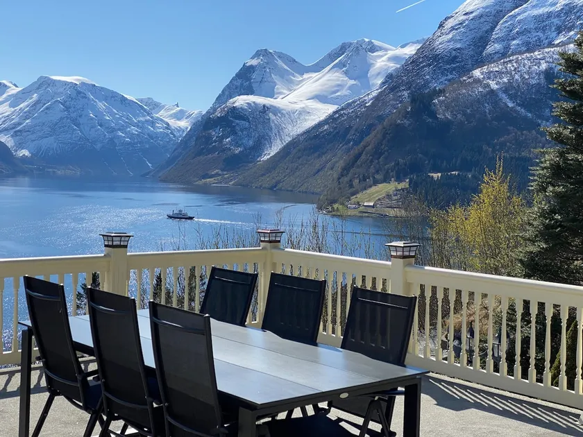 Sæbø, Hjørundfjorden, Large house with dream view - Image 1