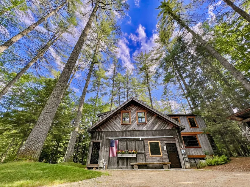 Stunning custom bld-riverside-pet/family friendly - Image 1