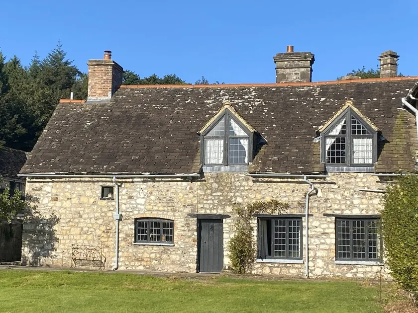 Cosy & historic 2 bedroom Elizabethan cottage - Image 1