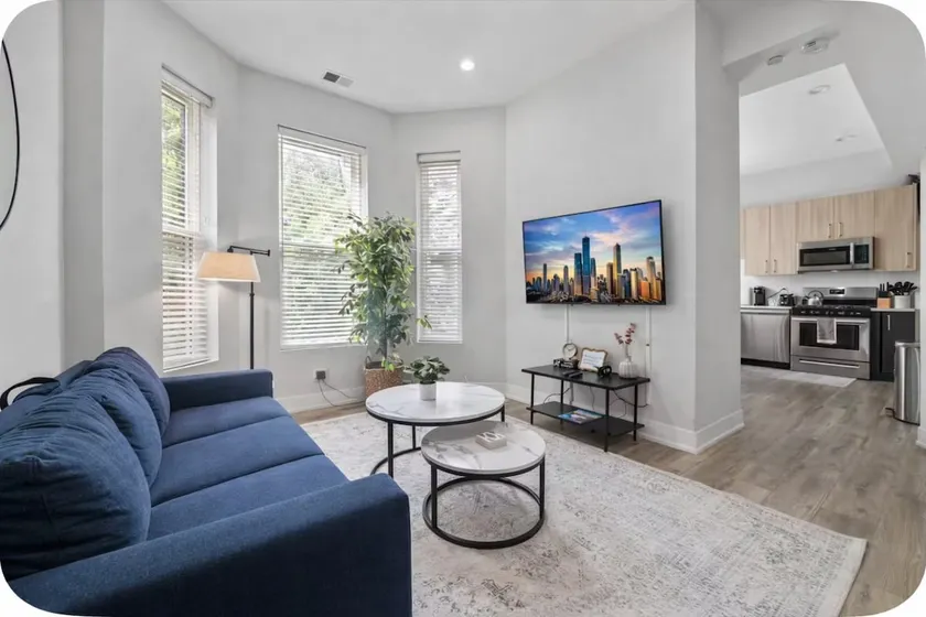 Trendy Stay Thats Close to Loop, UC & McCormick Pl - Image 1